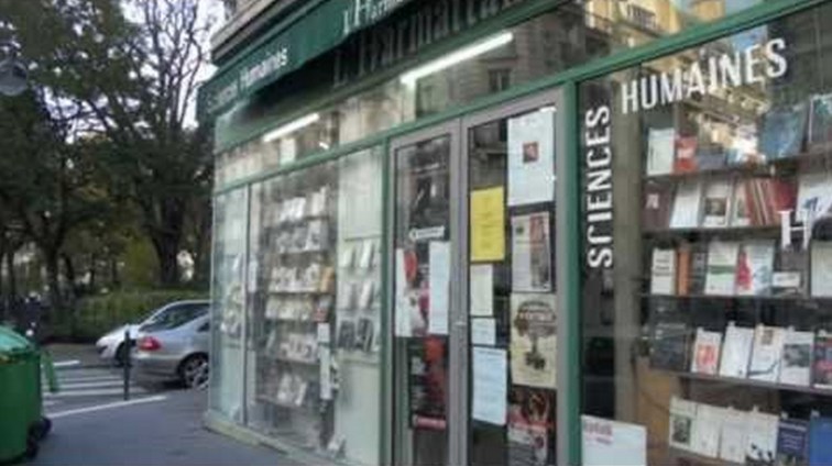 서점은 우연한 발견이 있는 곳이다 (사진출처: http://www.youtube.com/watch?v=g2FqkZ9FlEI)