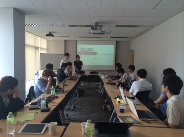 서울대 벤처연합전공 제품기획론 수업. 팀별로 서비스 기획이 진행되었다.