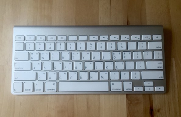 이 복잡한 입력도구를 언제부터 내 손처럼, 연필처럼 사용하게 되었을까? 이제는 손으로 글을 입력(?)하려면 서예를 하듯 장인정신이 필요하다.